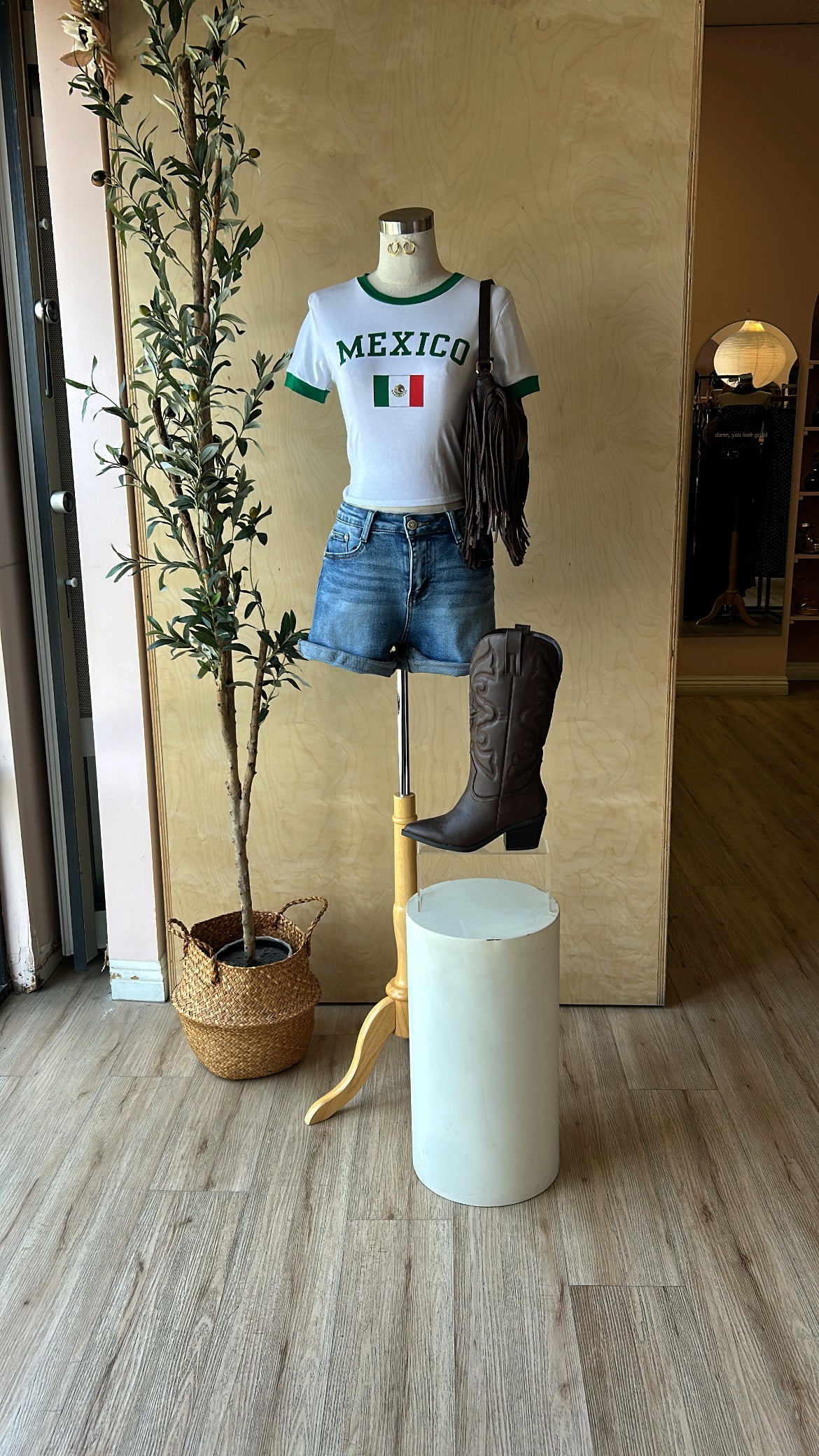 LATINA BADDIE BAY TEE (WHITE)