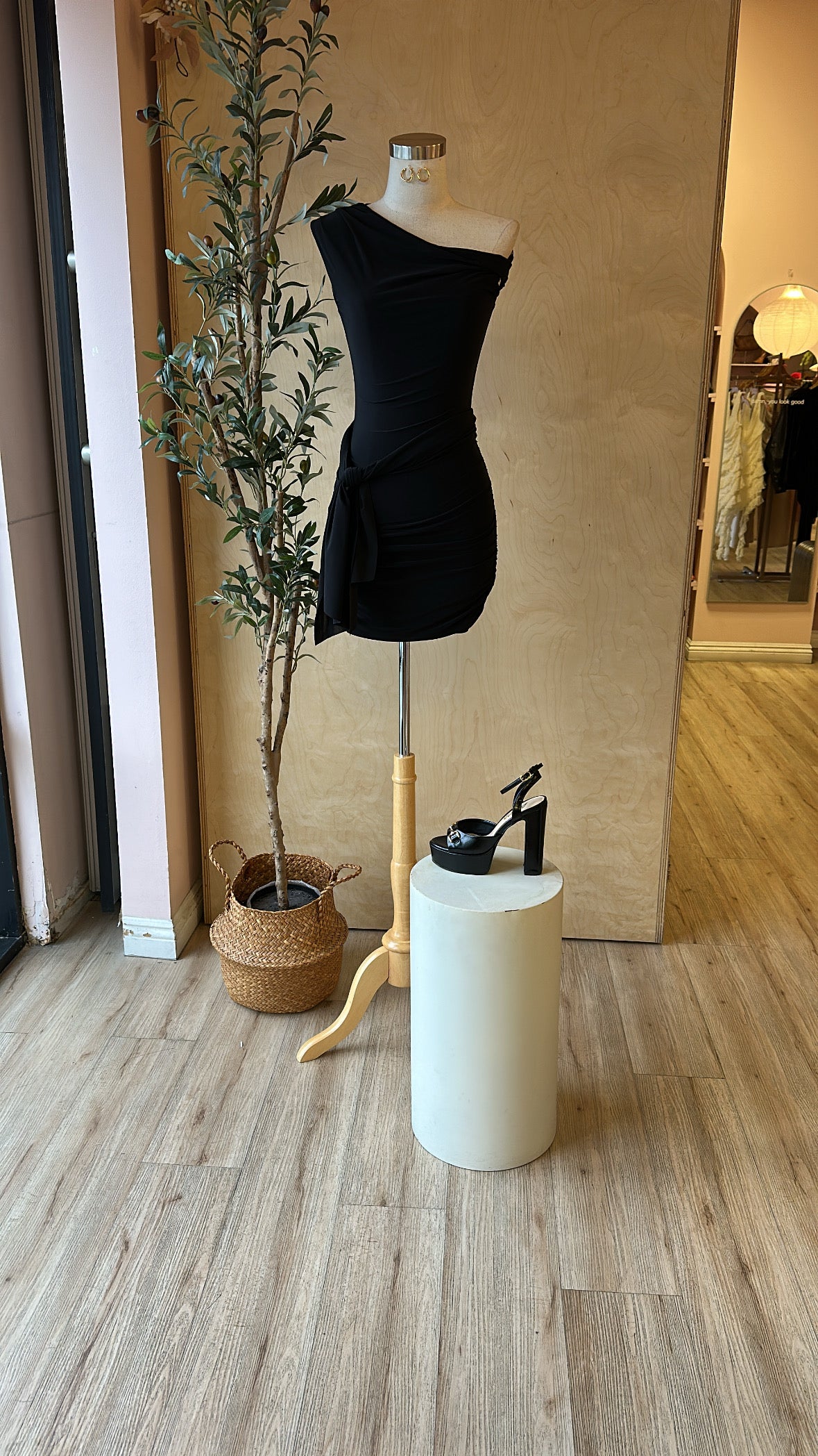TIMELESS MOOD MINI DRESS