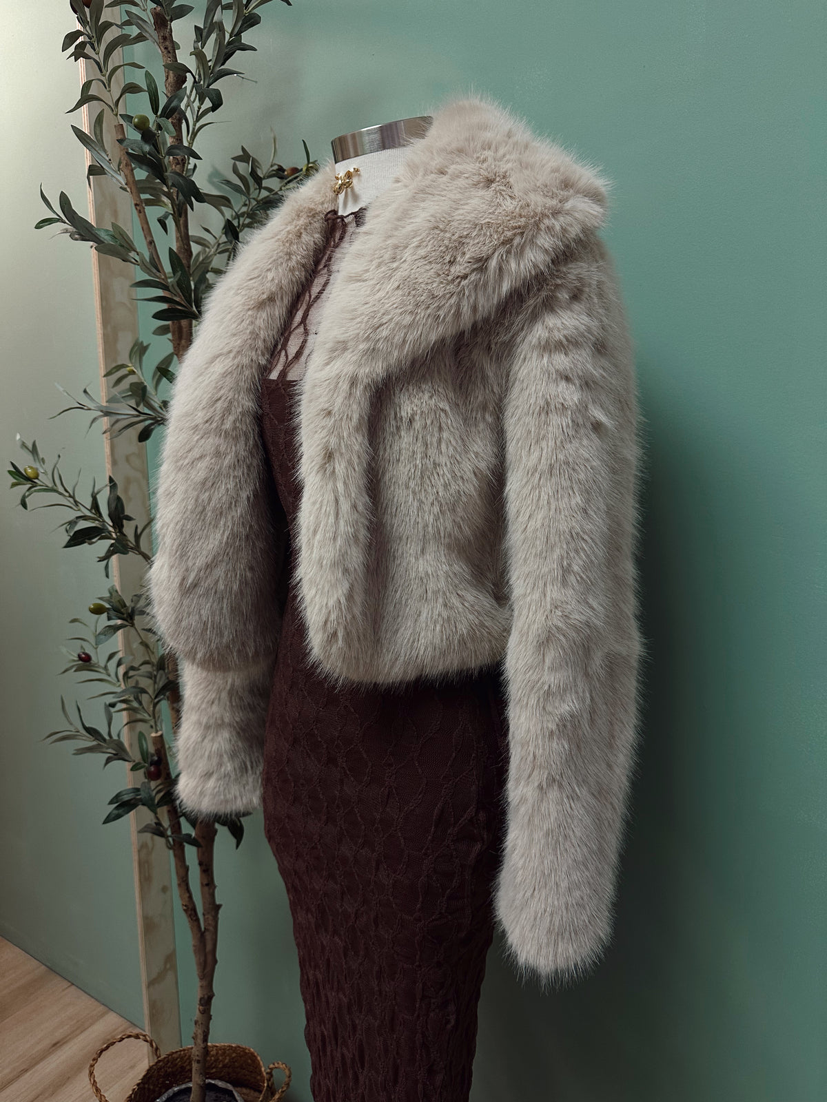 MOB WIFE FUR COAT (SAND)