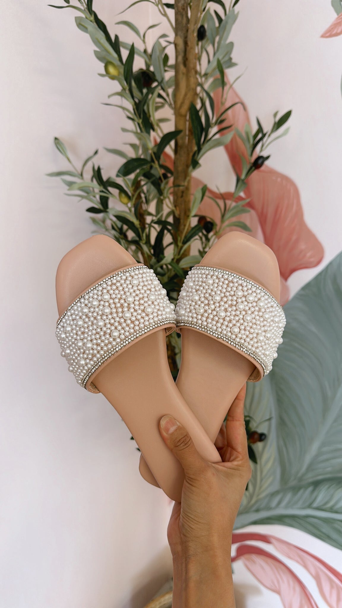 ARA PEARL EMBELLISHED SLIDES