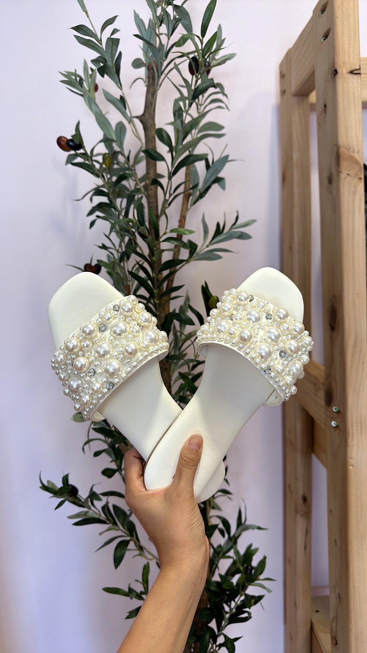 JANA PEARL EMBELLISHED SLIDES