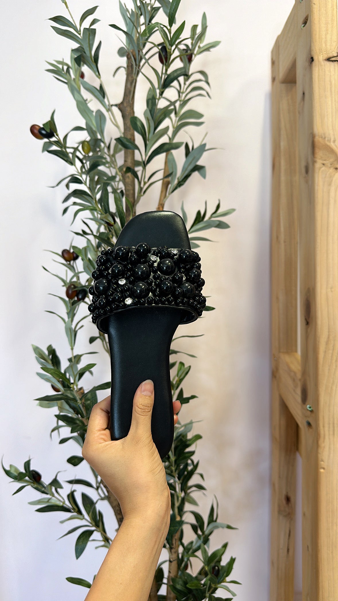 JANA PEARL EMBELLISHED SLIDES