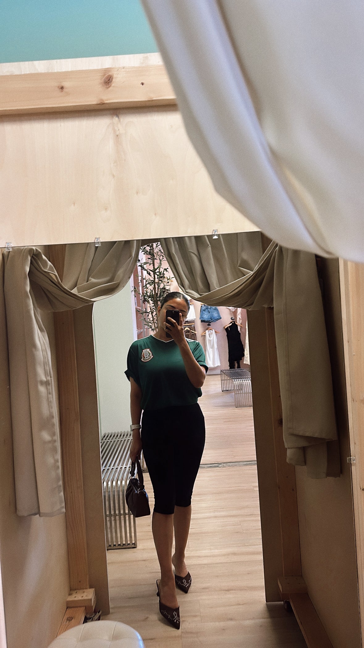 ANGIE CAPRI PANTS