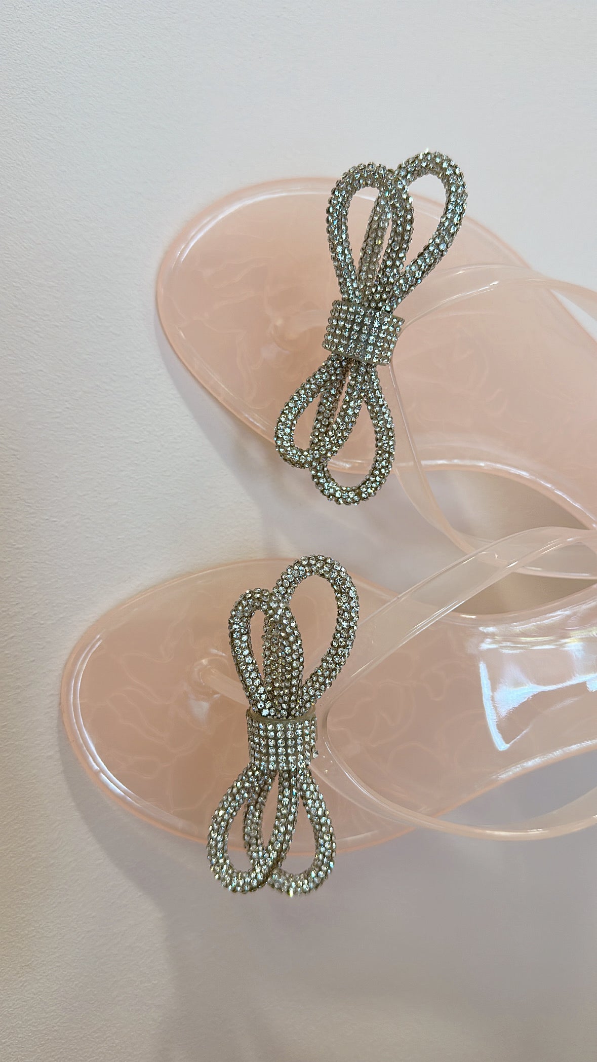 JELLY SANDALS WITH RHINESTONE BOW