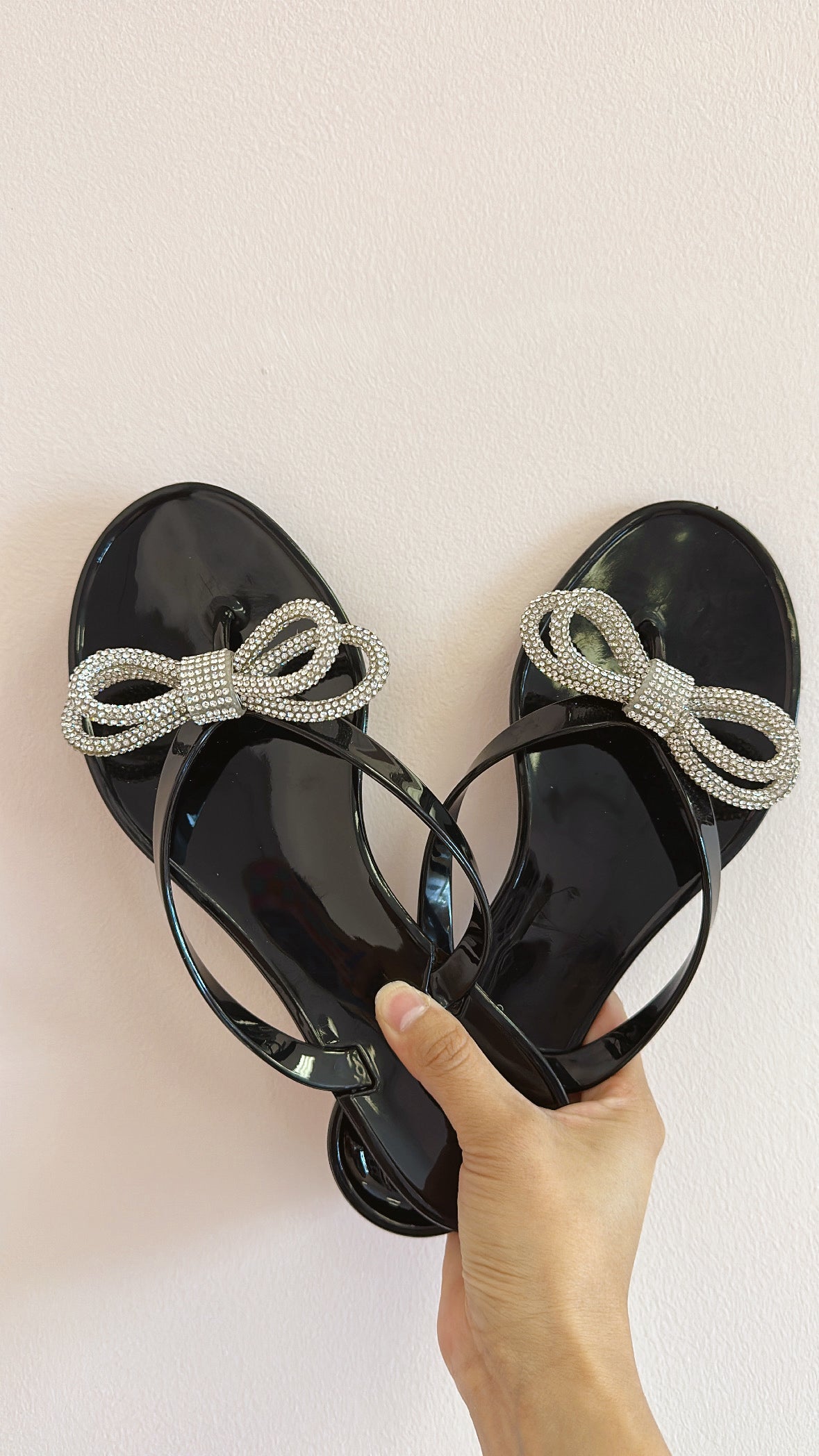 JELLY SANDALS WITH RHINESTONE BOW