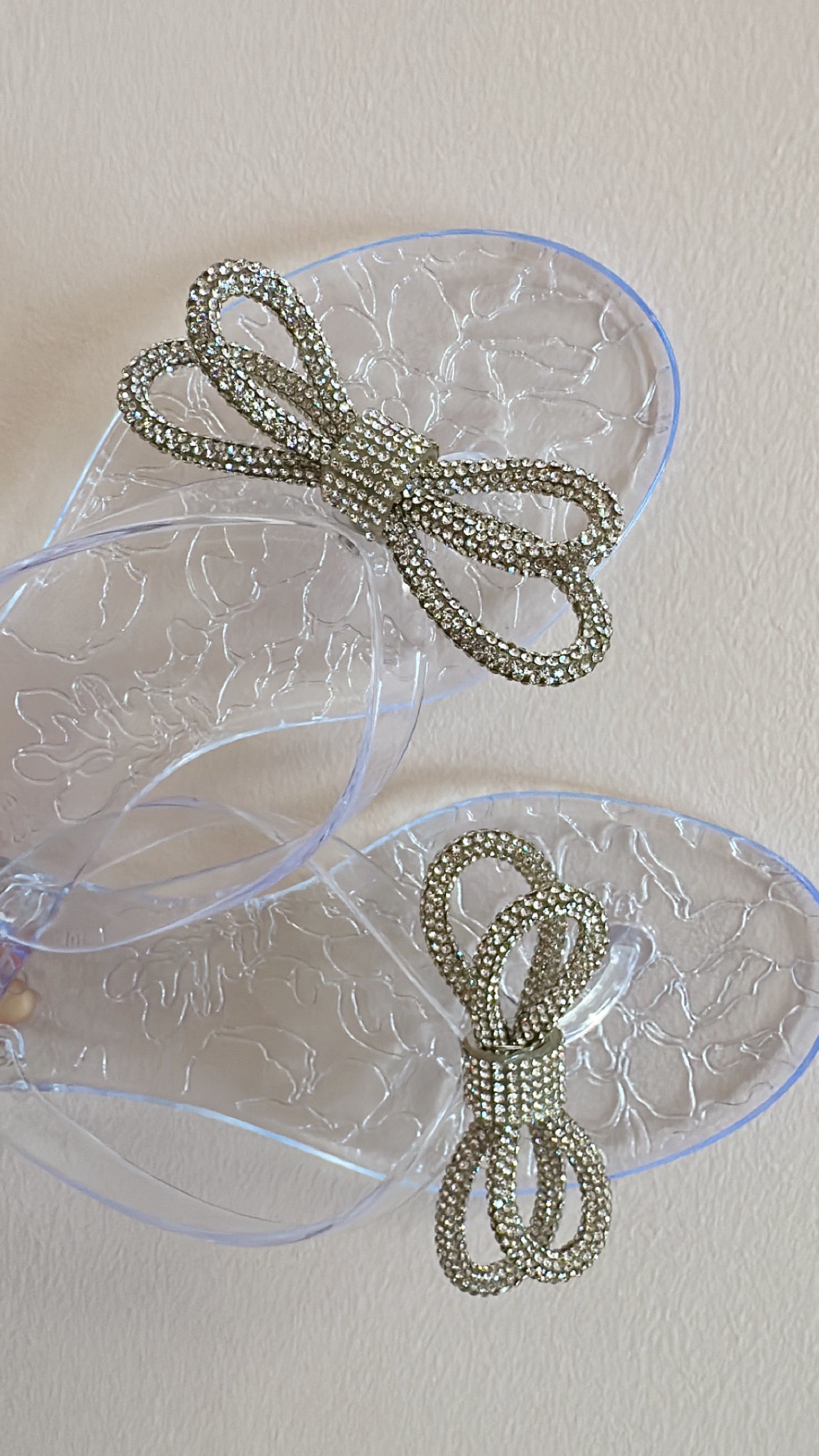 JELLY SANDALS WITH RHINESTONE BOW