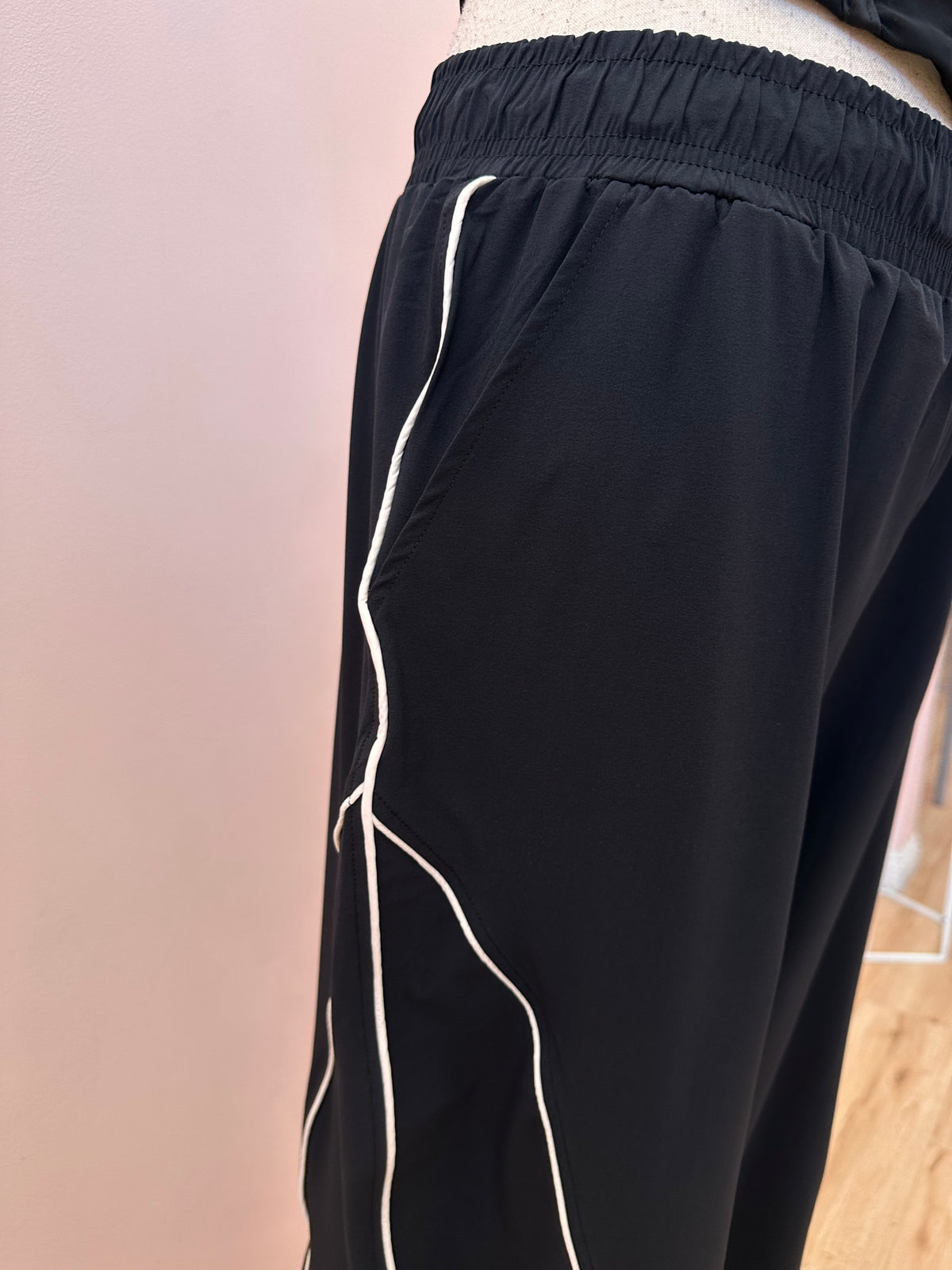 LOUNGE TO IMPRESS PANTS BLACK