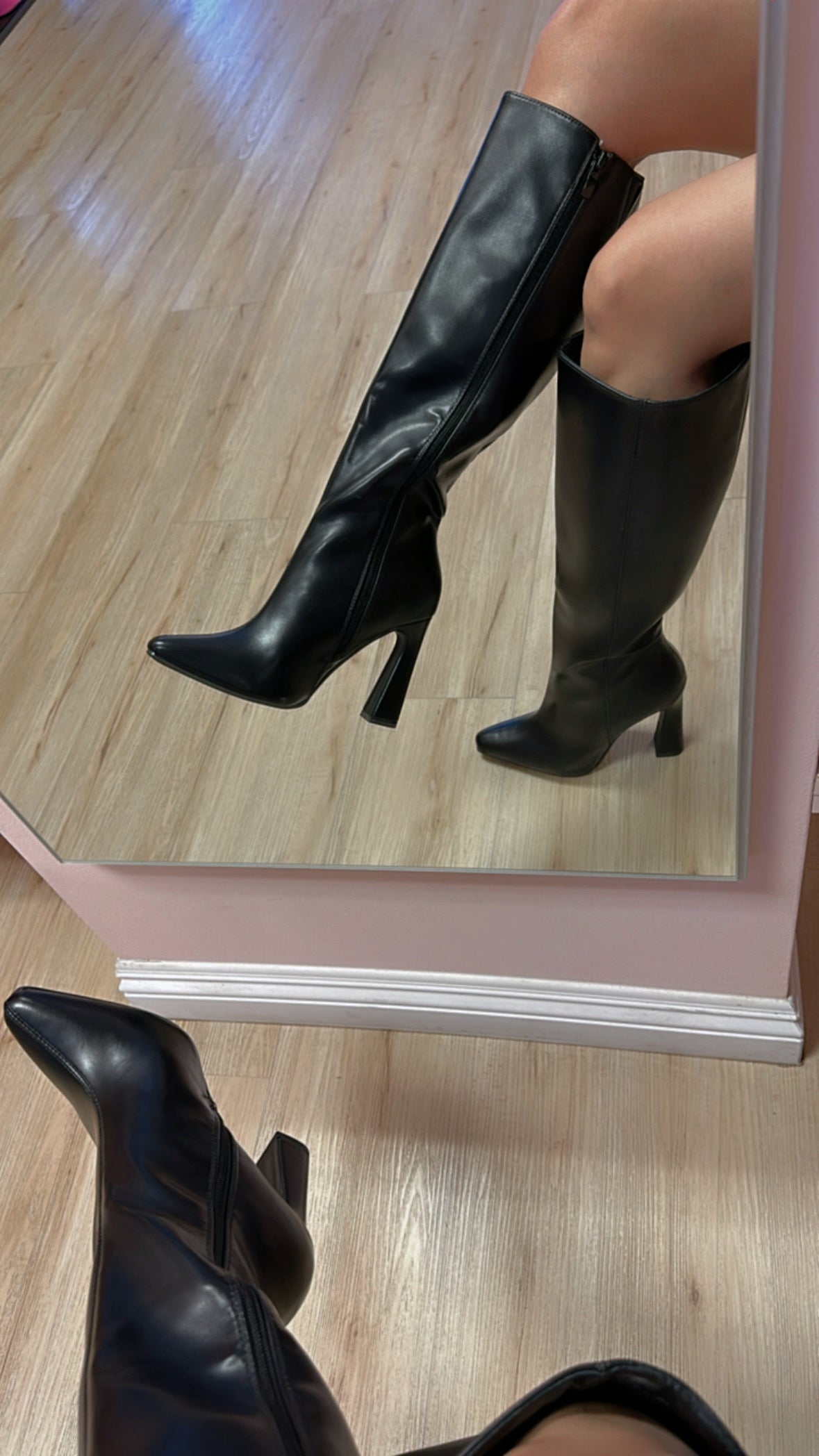 NOEMI POINTED TOE BOOTS