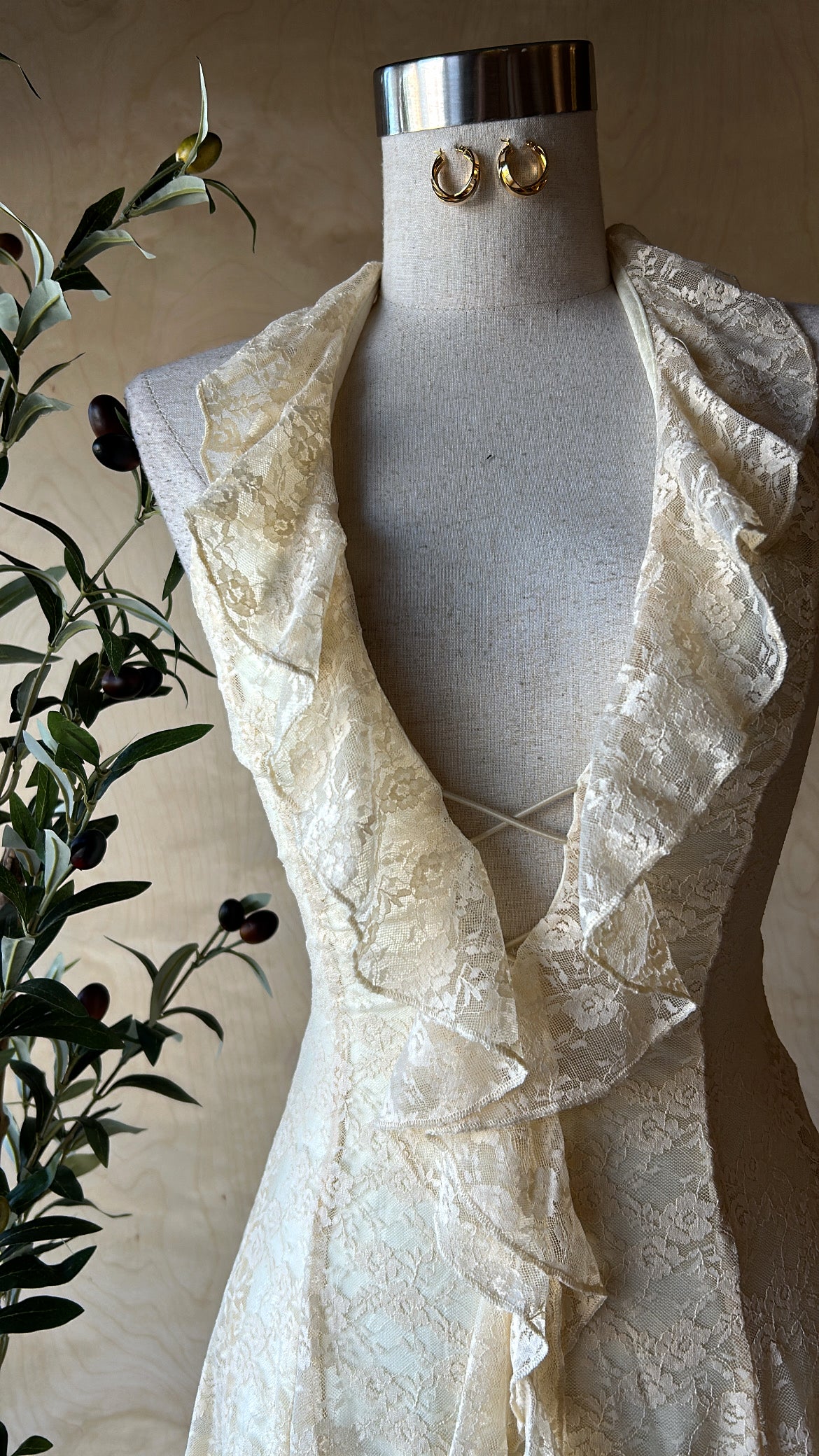 SABRINA RUFFLE LACE MINI