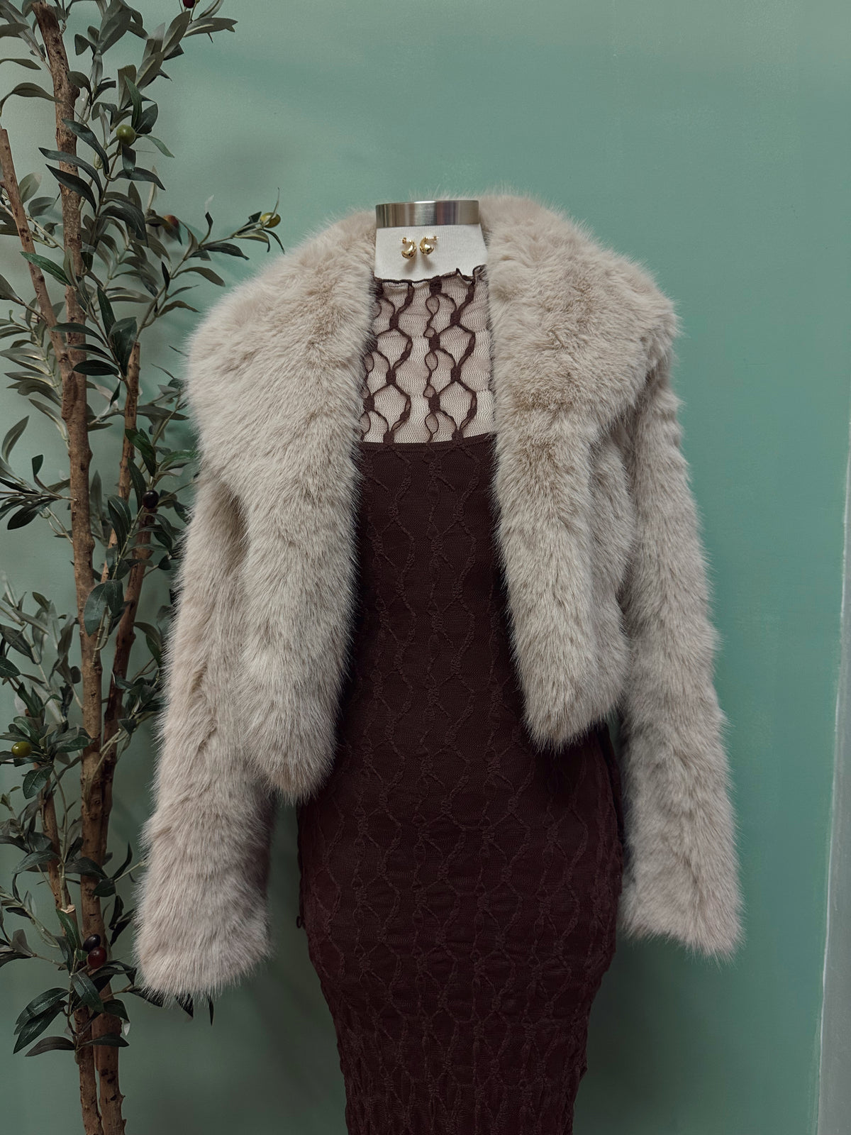 MOB WIFE FUR COAT (SAND)