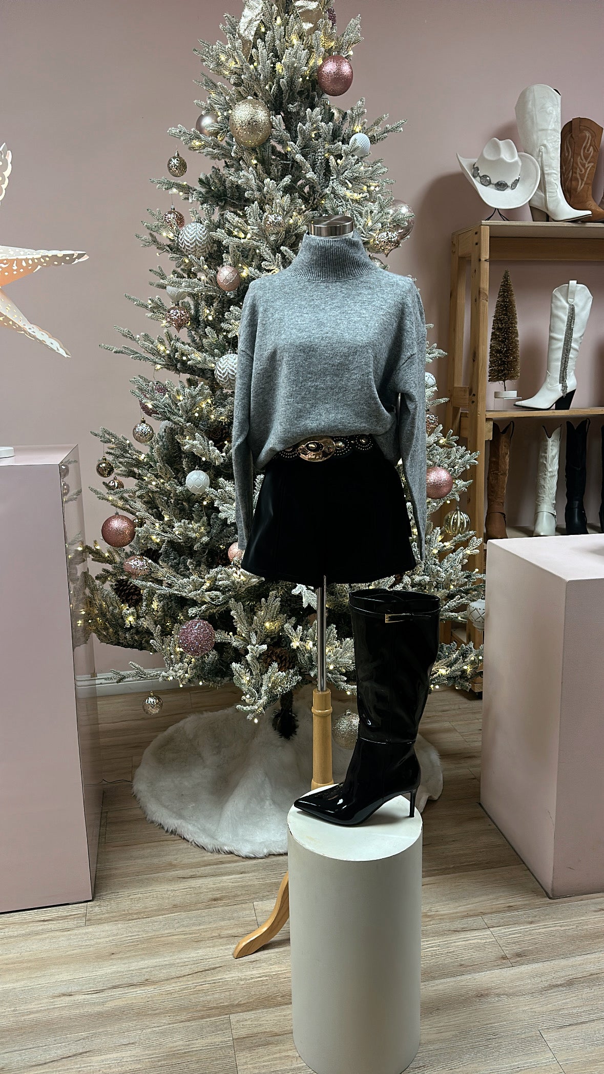 FEELING FROSTY SWEATER