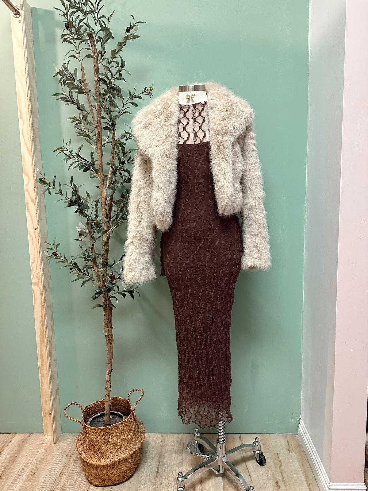 MOB WIFE FUR COAT (SAND)