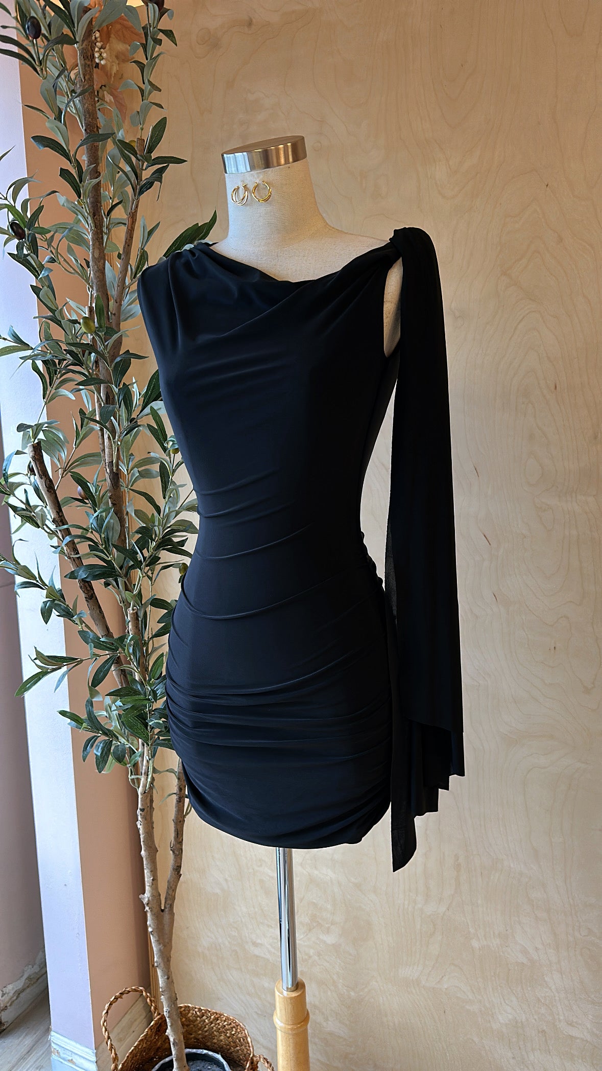 TIMELESS MOOD MINI DRESS