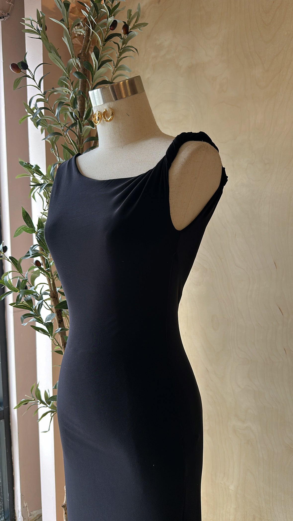 TIMELESS ELEGANCE DRESS