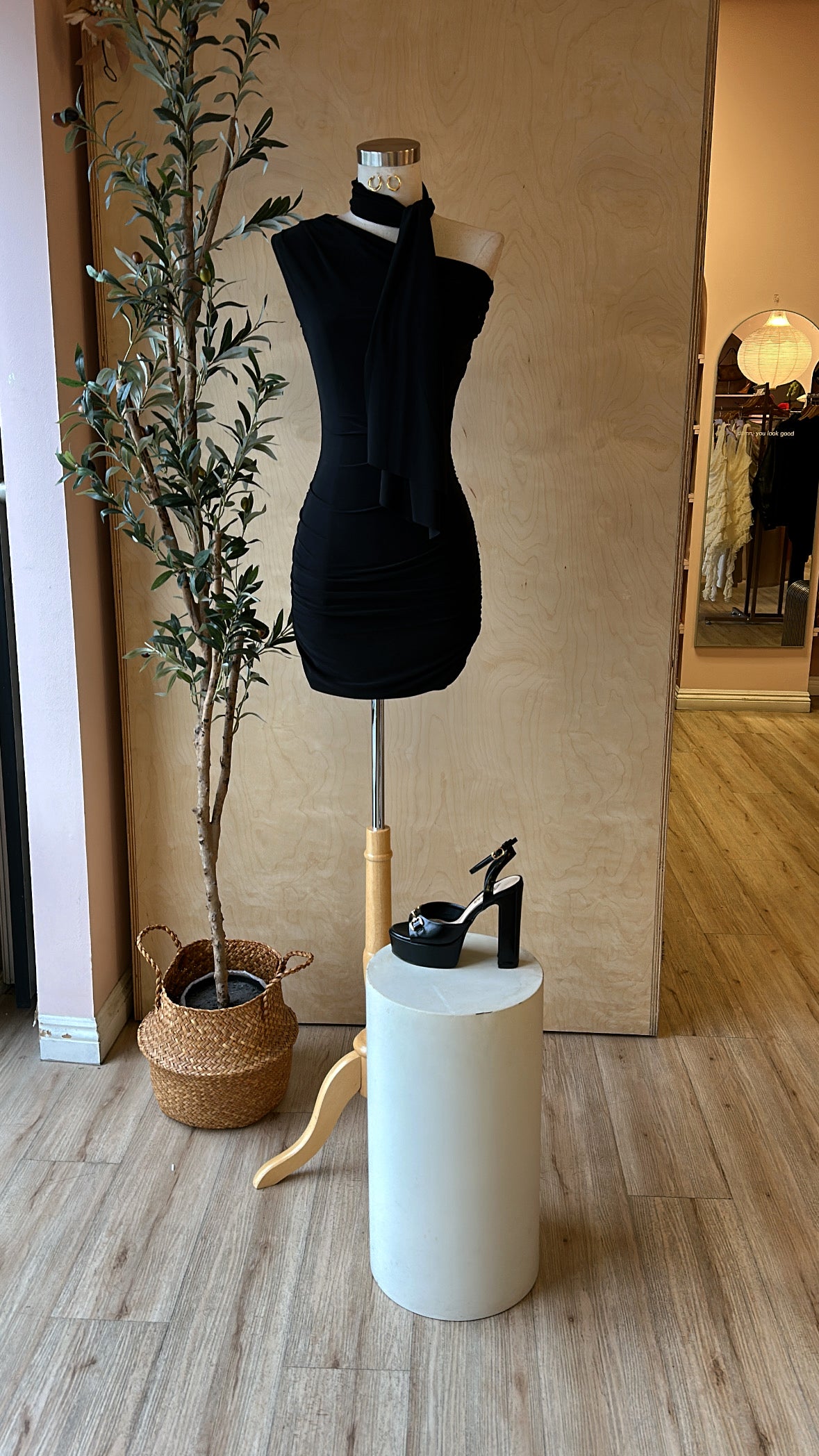 TIMELESS MOOD MINI DRESS