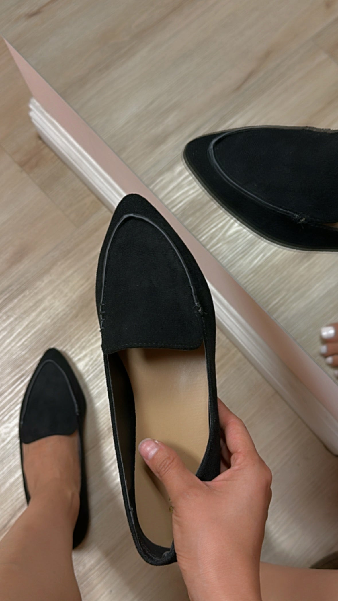 CORPORATE GIRLY POINTED TOE FLATS