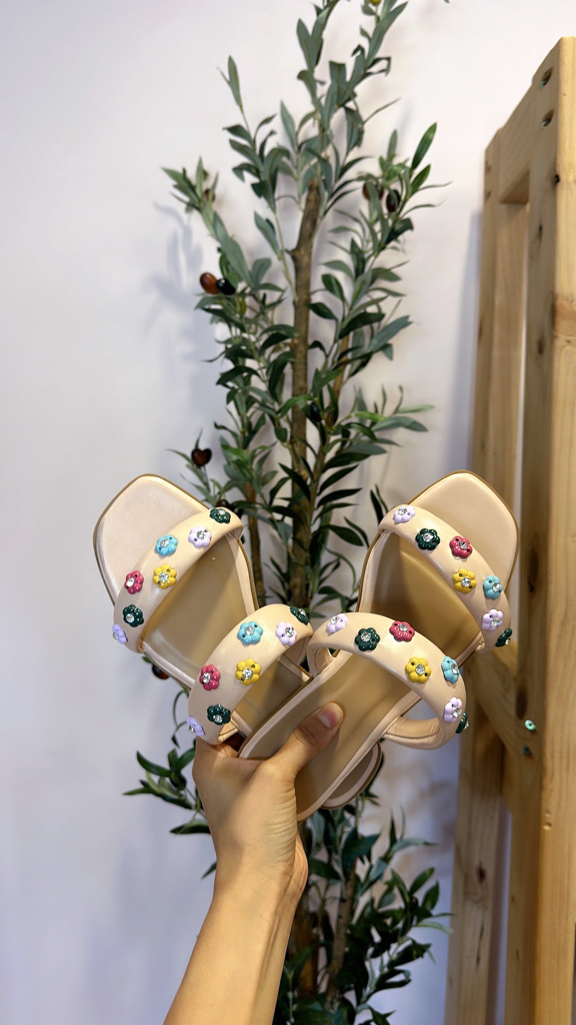 ELISA FLOWER EMBELLISHED SANDALS