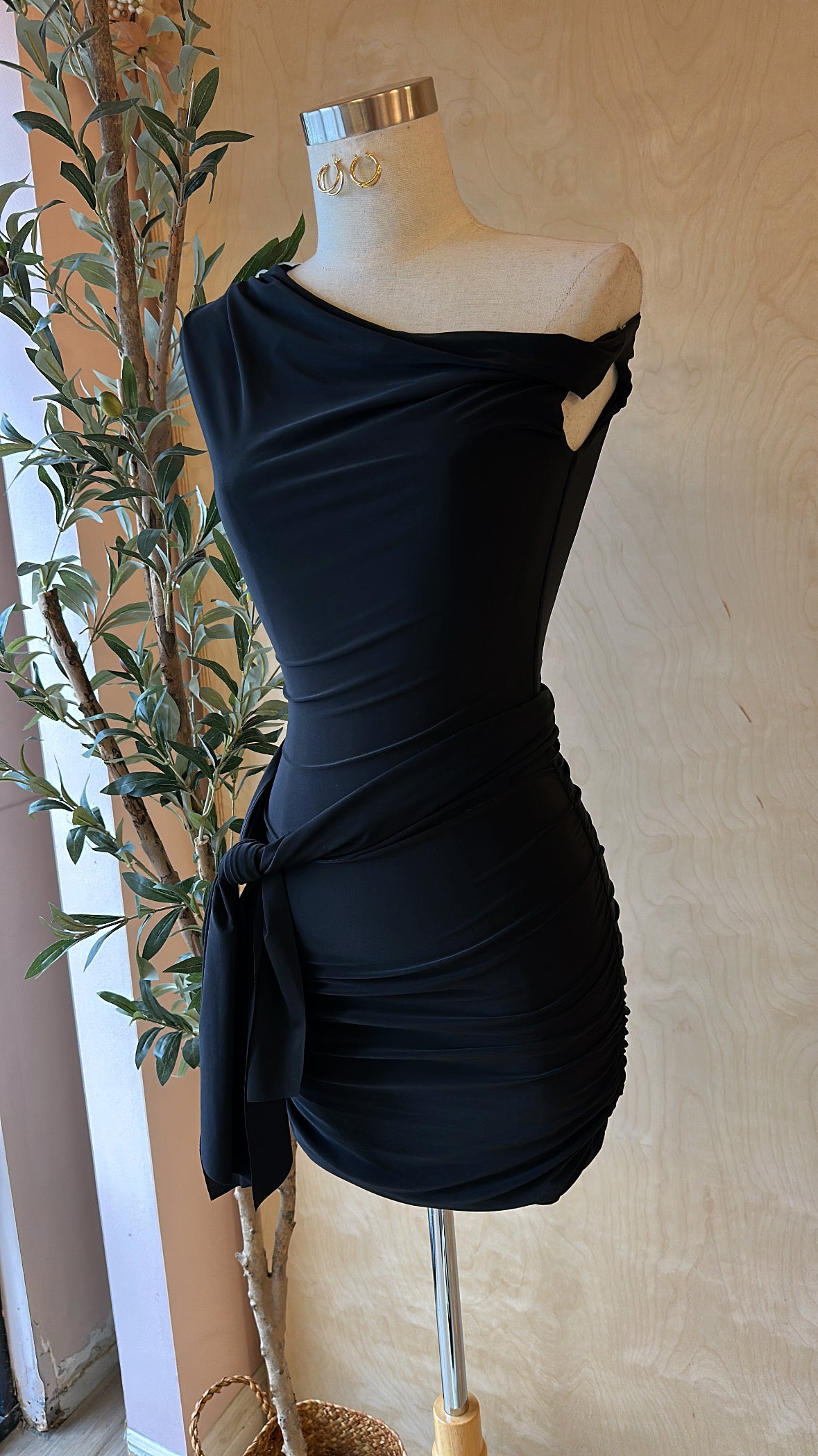 TIMELESS MOOD MINI DRESS