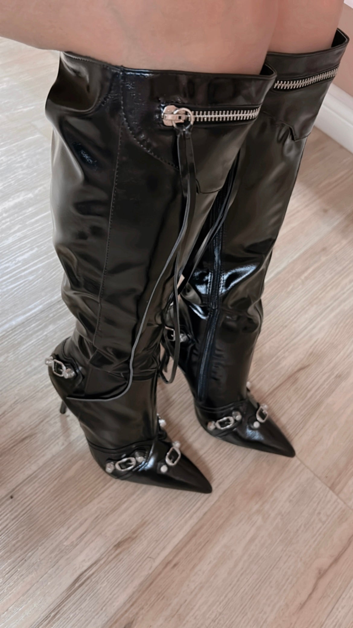 DINASTIA STUDDED POINTED TOE BOOTS