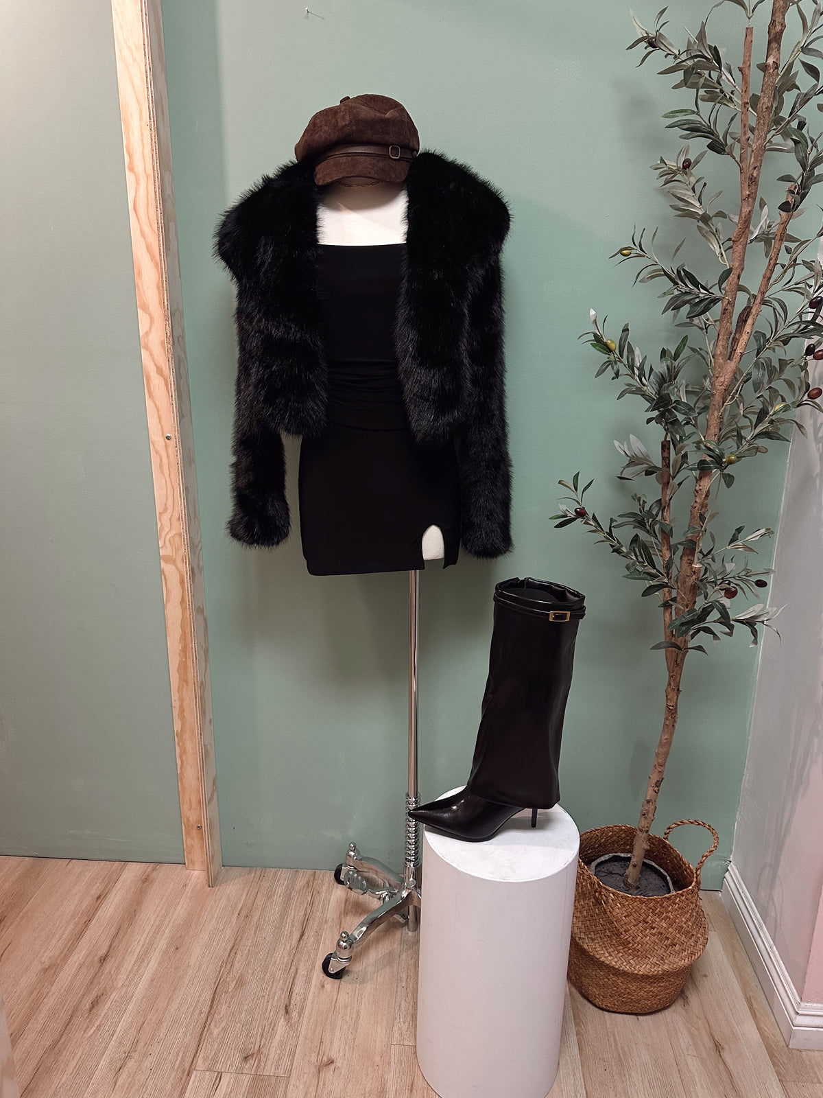 MOB WIFE FUR COAT (BLACK)