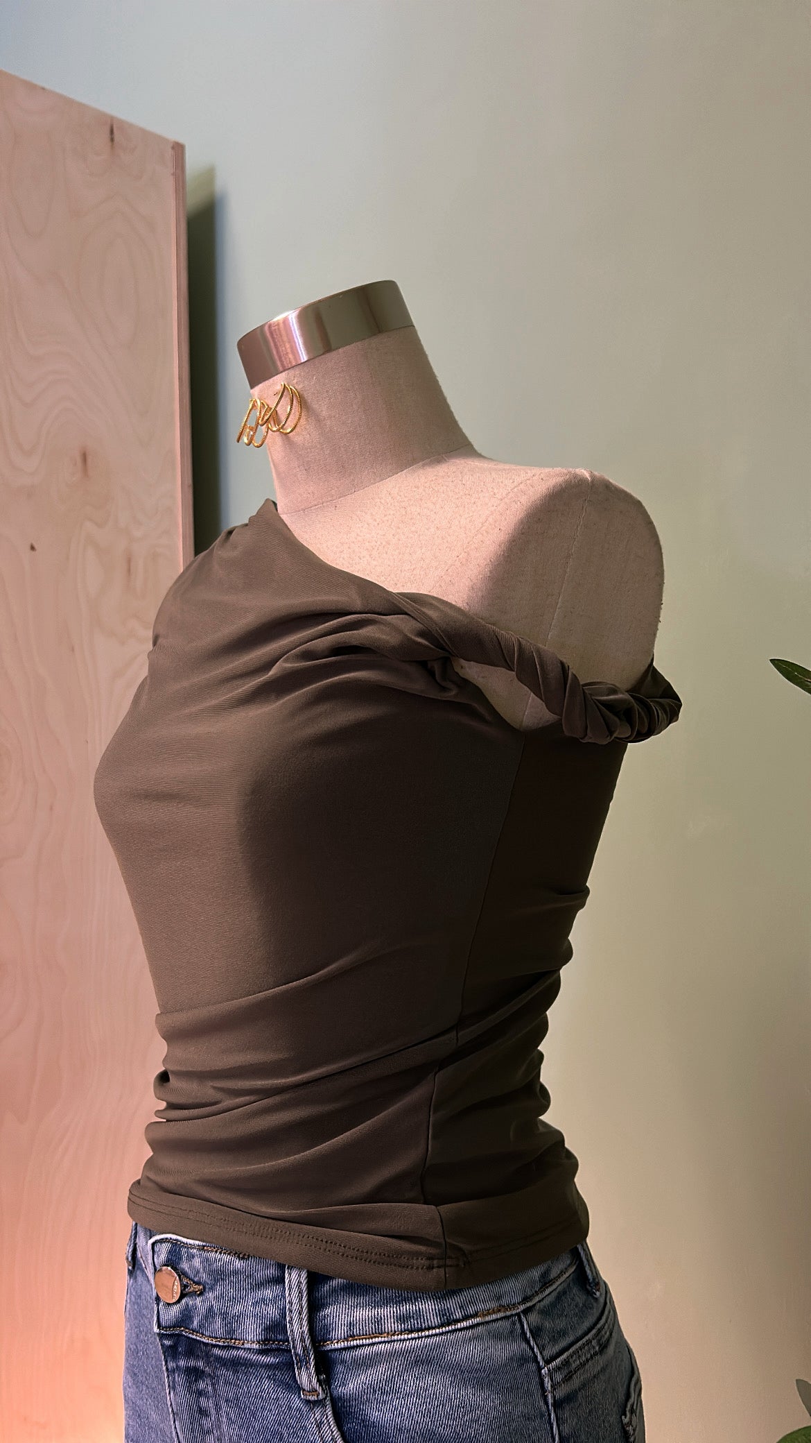 EVA ASYMMETRICAL TOP (OLIVE)
