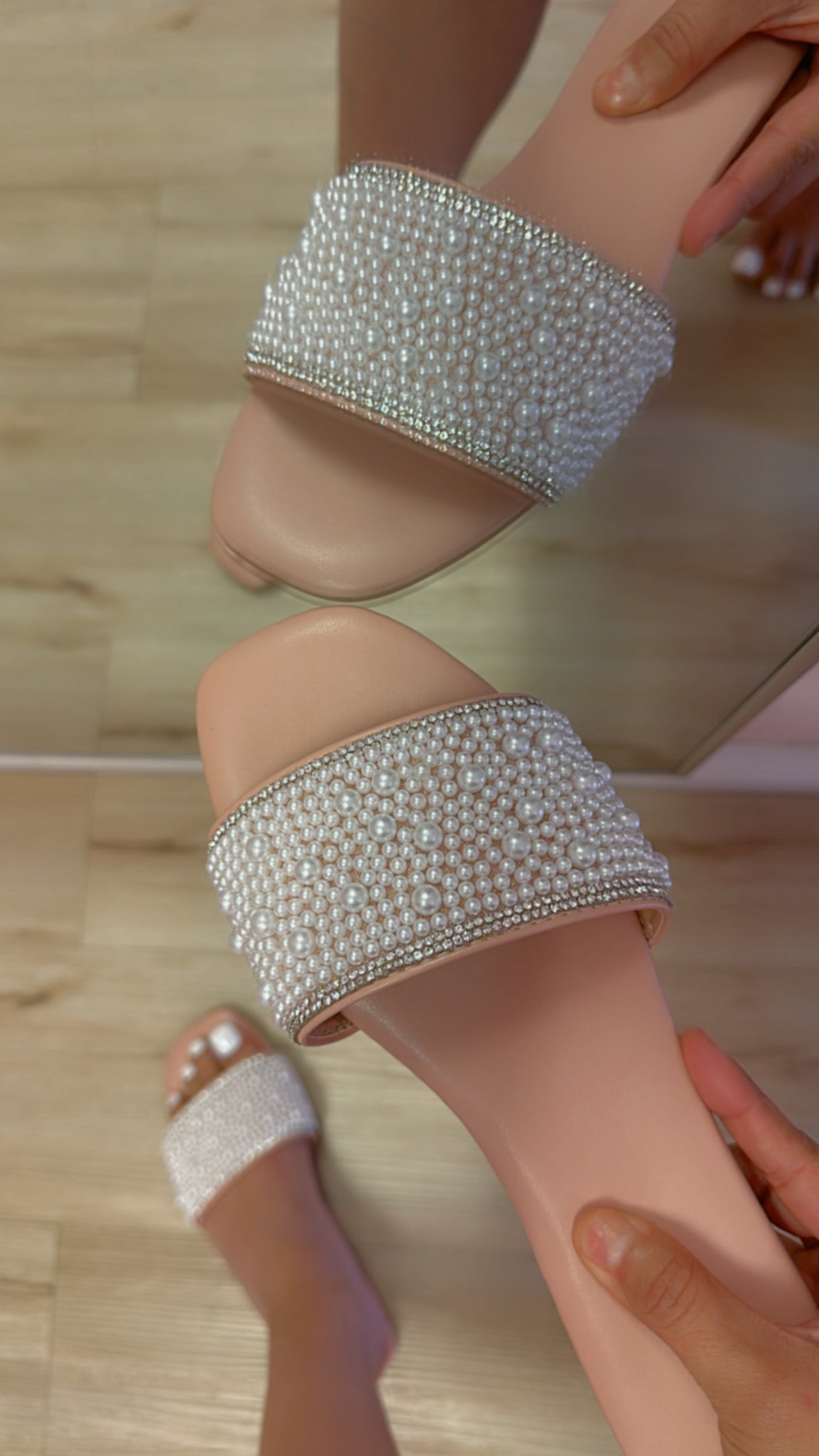 AARA PEARL EMBELLISHED SLIDES