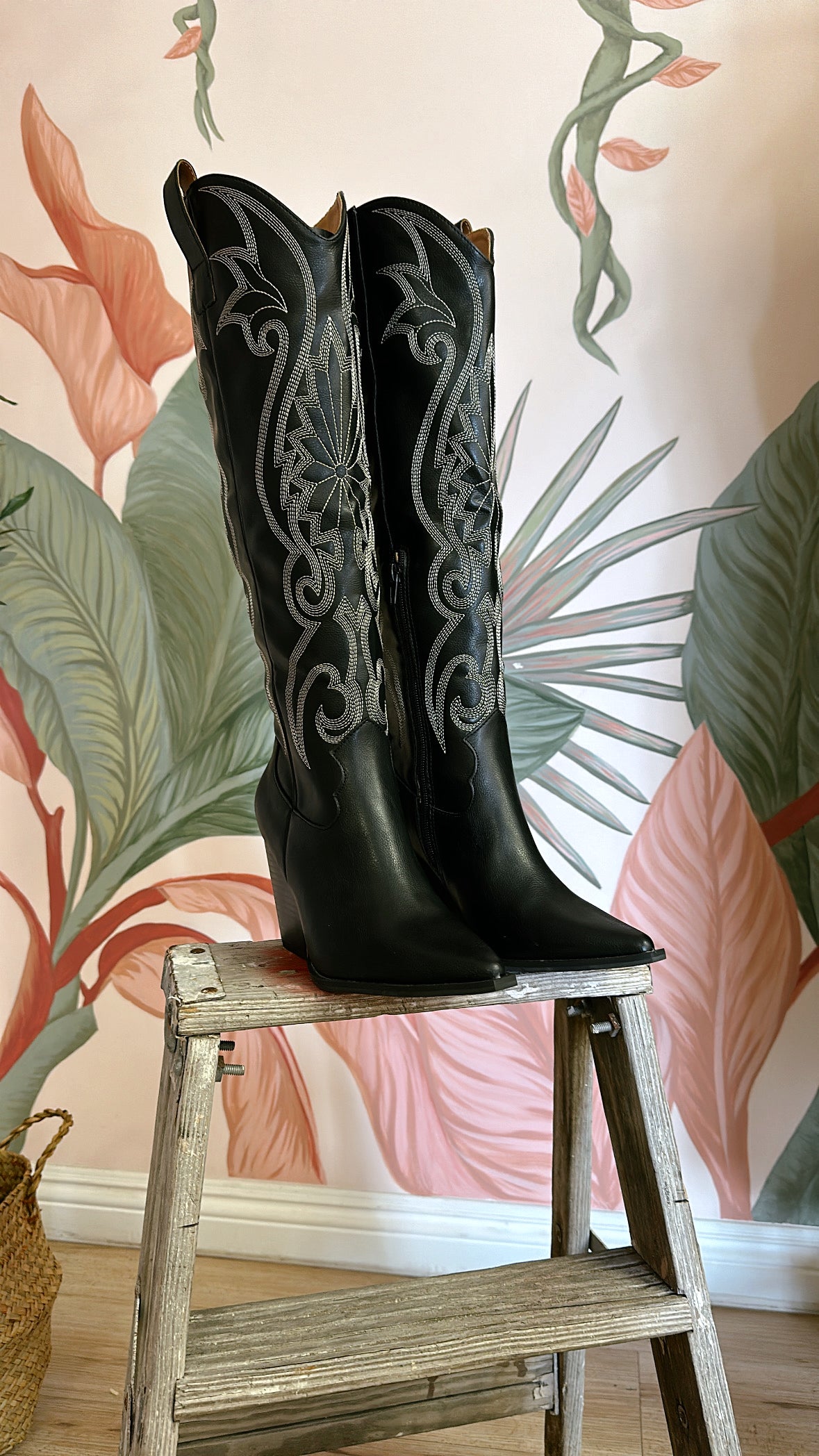 LA PUERTA NEGRA KNEE HIGH WESTERN BOOTS