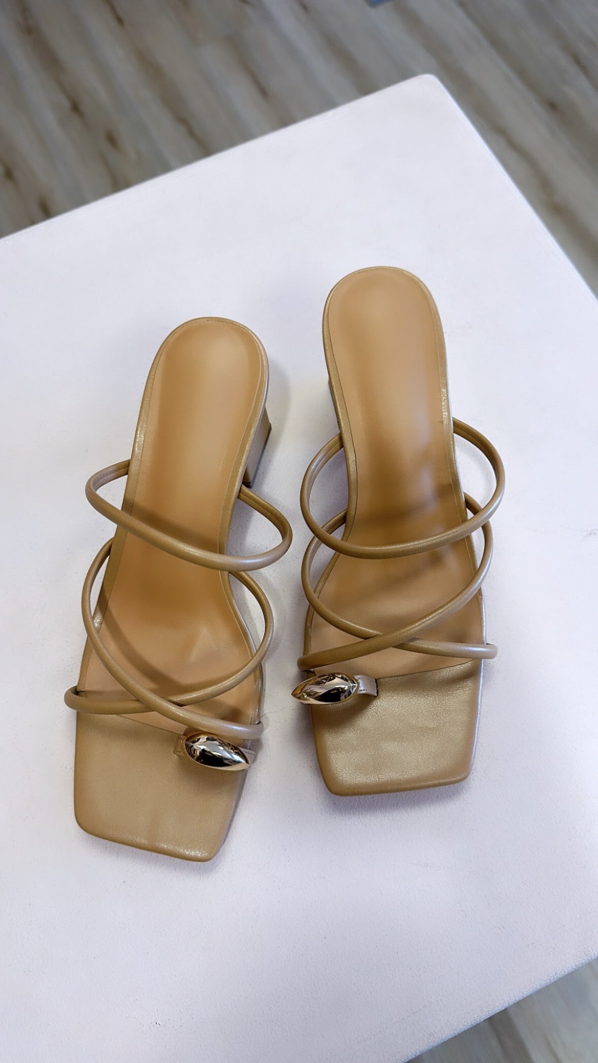 AMAYA GOLD TONE TOE RING MULES