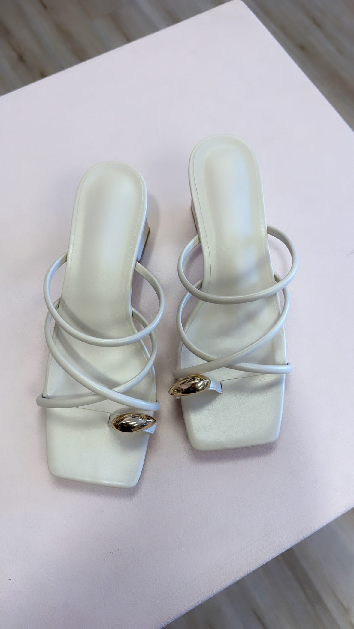 AMAYA GOLD TONE TOE RING MULES