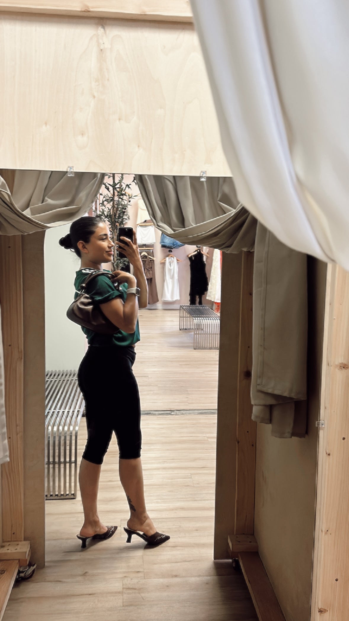 ANGIE CAPRI PANTS