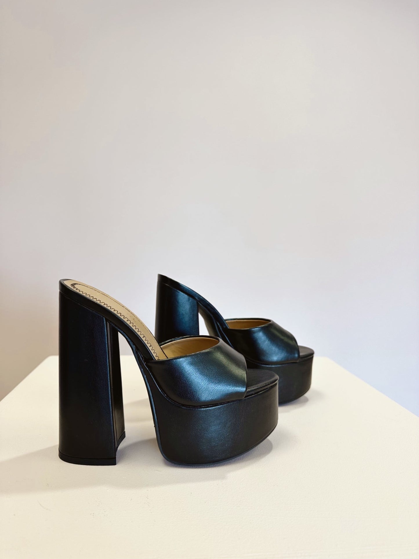 MULE CHUNKY HEEL PLATFORMS